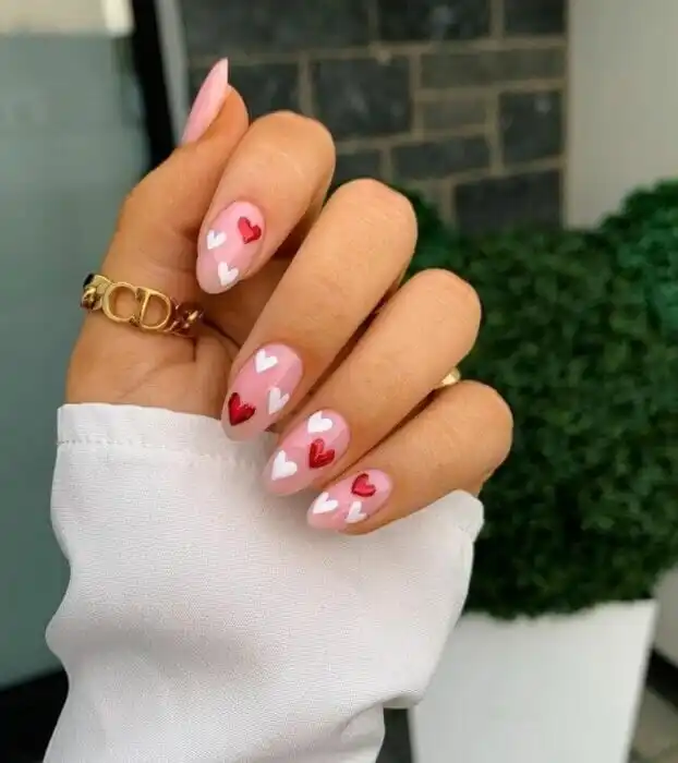 15 Eye-Catching Valentine Nails You’re Crushing On - 109