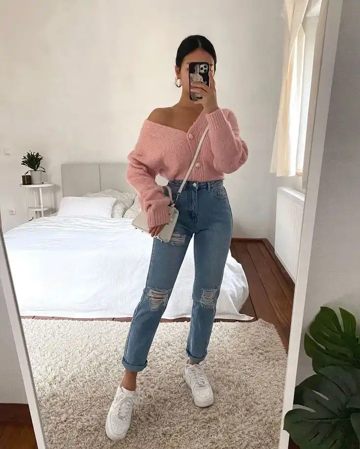 30+ Adorable Valentine’s Day Outfits That Are Too Chic Not to Try!