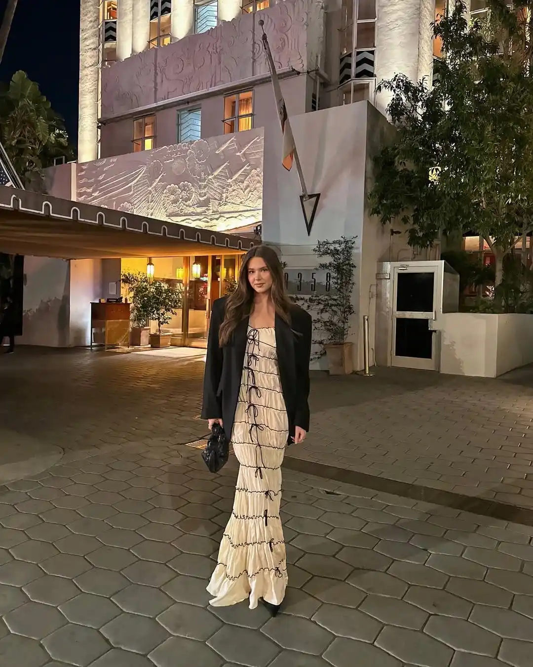 25+ Casual Valentine’s Day Outfits for Date Night, Brunch, and Everything in Between