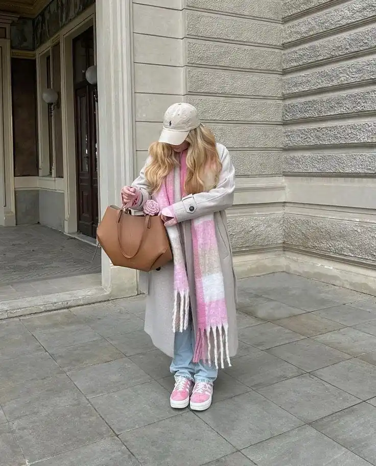 25+ Casual Valentine’s Day Outfits for Date Night, Brunch, and Everything in Between