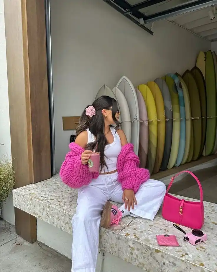 25+ Casual Valentine’s Day Outfits for Date Night, Brunch, and Everything in Between