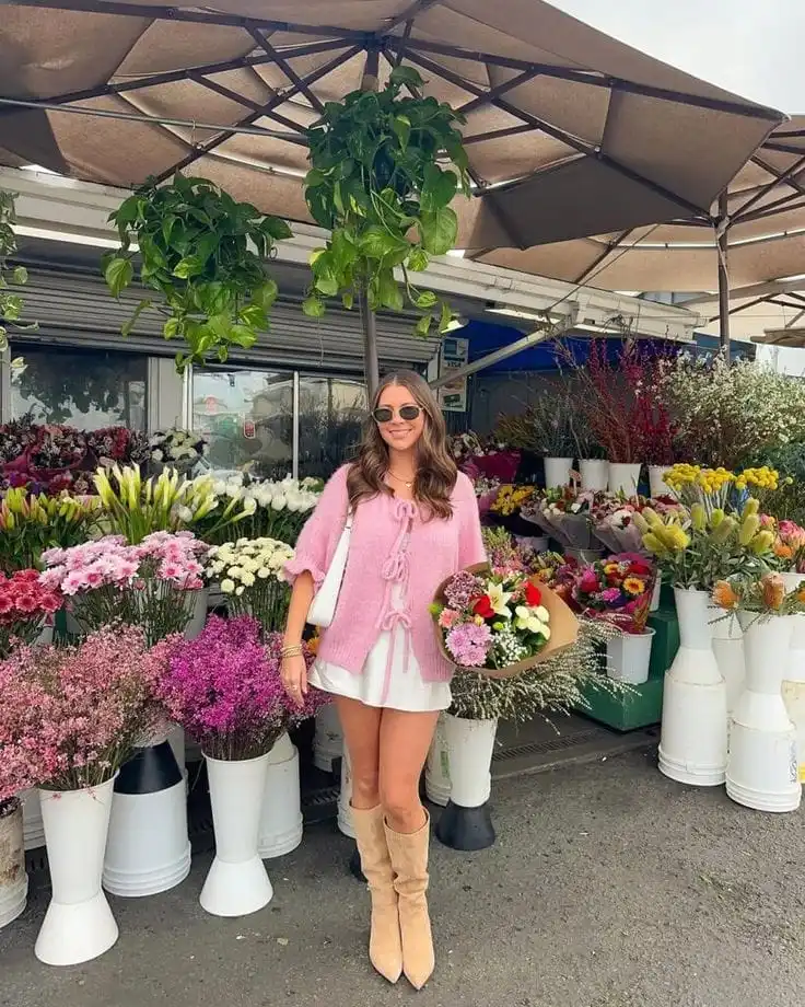 25+ Casual Valentine’s Day Outfits for Date Night, Brunch, and Everything in Between