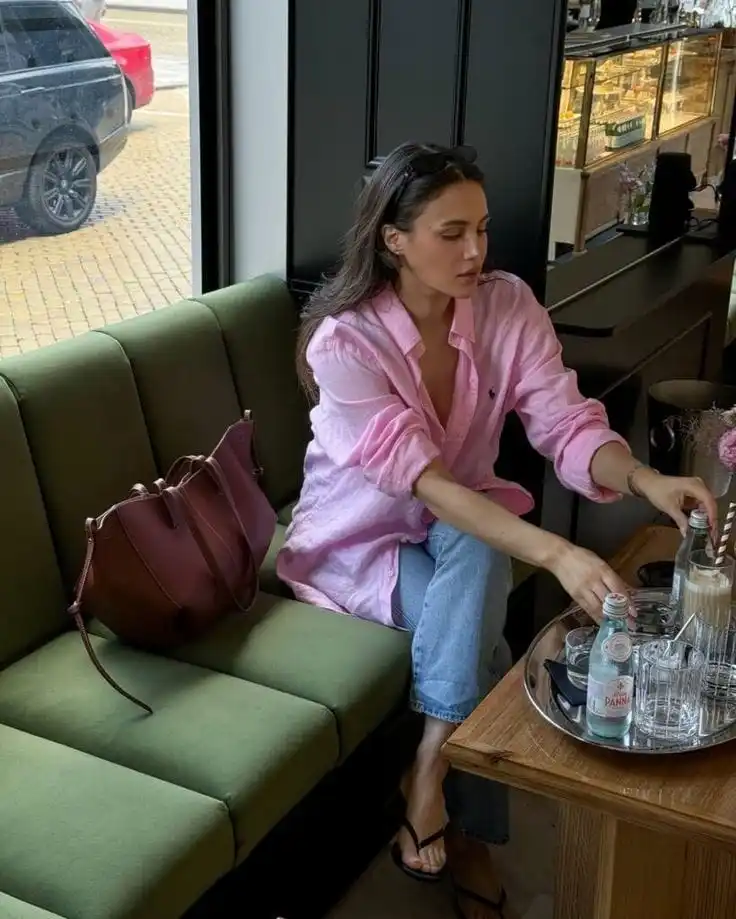 25+ Casual Valentine’s Day Outfits for Date Night, Brunch, and Everything in Between