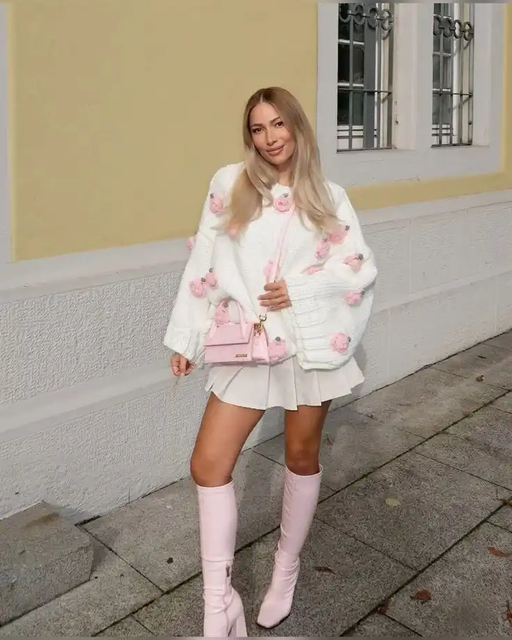 25+ Casual Valentine’s Day Outfits for Date Night, Brunch, and Everything in Between