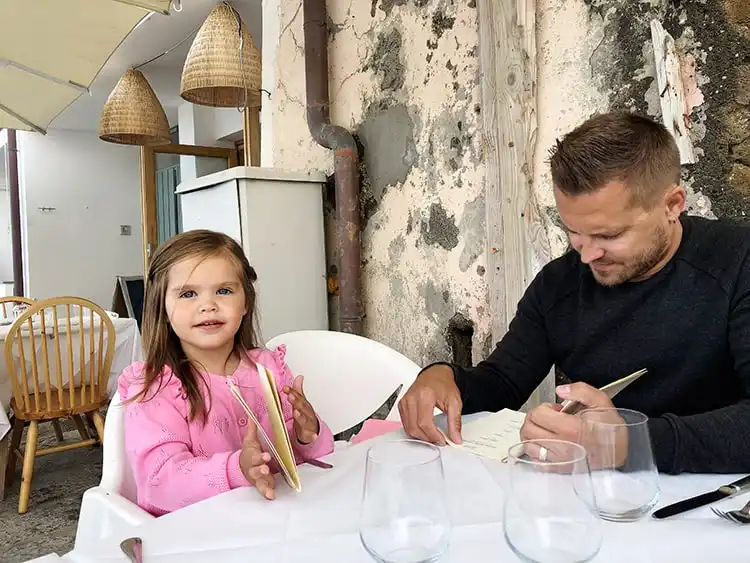 Eating-in-a-restaurant-in-italy-with-a-toddler