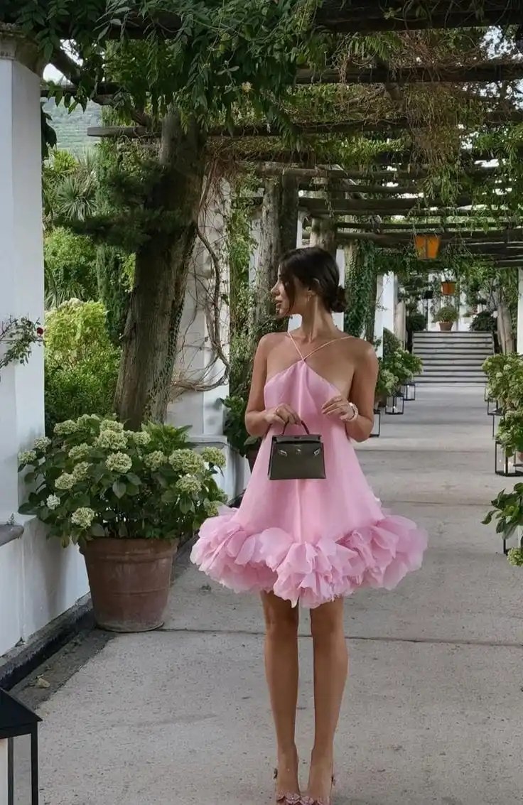 25+ Glam Galentine’s Party Outfits That Are Fun, Flirty, and Totally Insta-Worthy