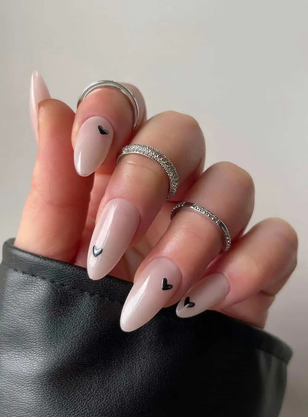 50+ Simple Valentine’s Day Nails for a Cute, Effortless, Romantic Look