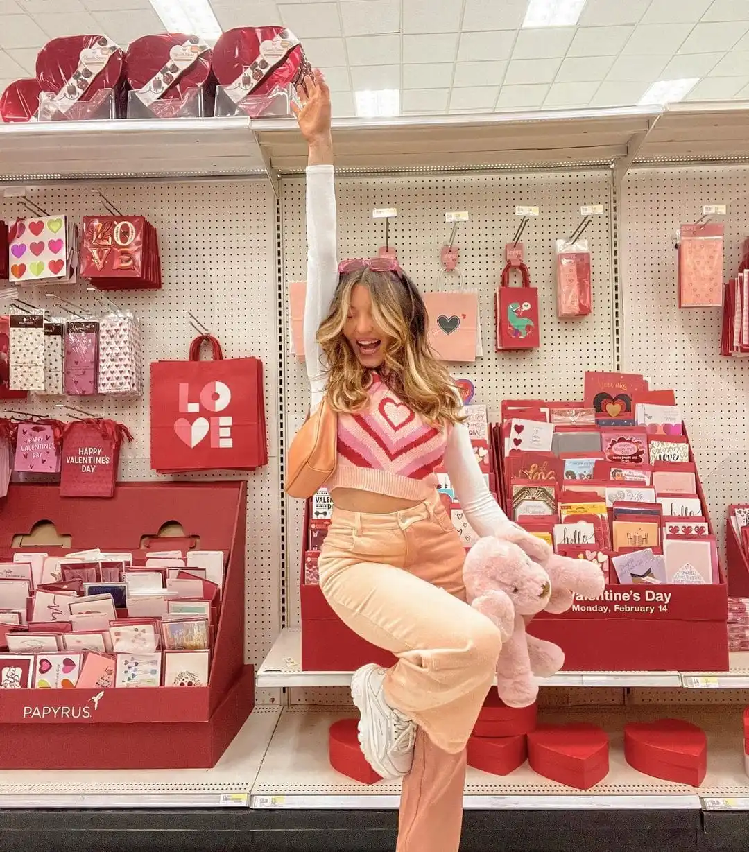 30+ Adorable Valentine’s Day Outfits That Are Too Chic Not to Try!