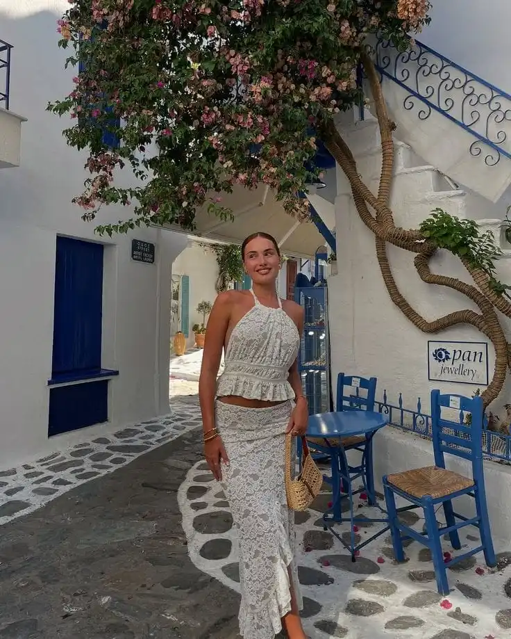 25+ Spring Break Outfits for Warm Weather, Sunshine, and Endless Photos