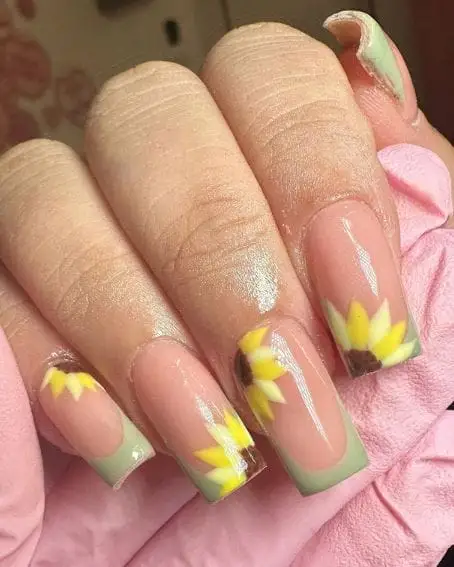 25+ Sunflower Nails That Bring Instant Summer Cheer