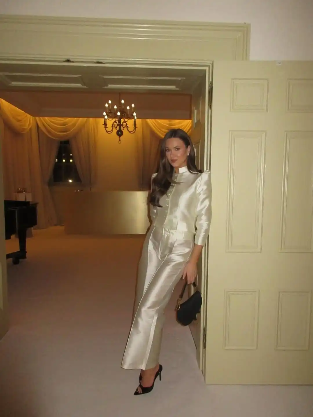 25+ Valentine’s Day Outfits for the Perfect Date Night Look