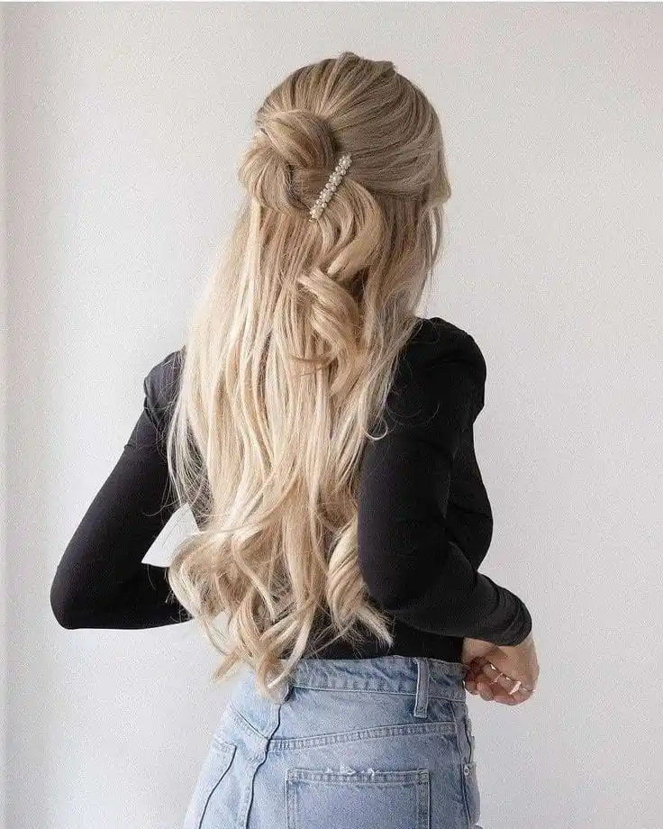 20+ Valentine’s Hairstyles That Are Romantic, Easy, and Totally Date-Night Ready
