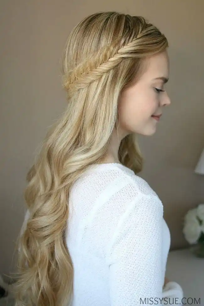20+ Valentine’s Hairstyles That Are Romantic, Easy, and Totally Date-Night Ready