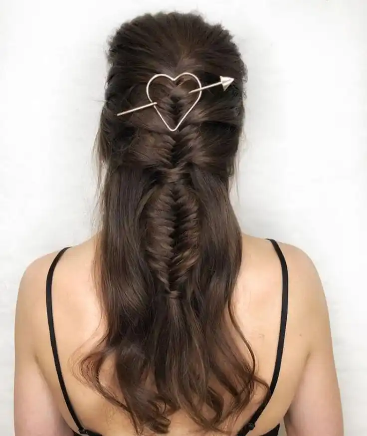 20+ Valentine’s Hairstyles That Are Romantic, Easy, and Totally Date-Night Ready