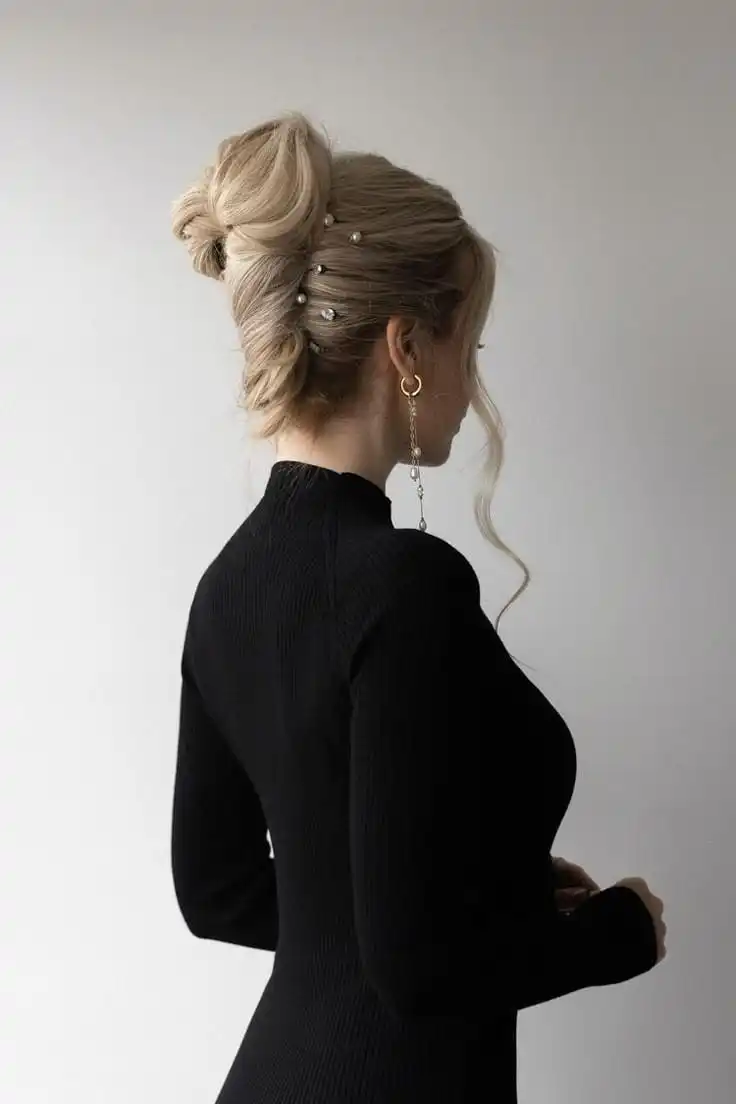 20+ Valentine’s Hairstyles That Are Romantic, Easy, and Totally Date-Night Ready