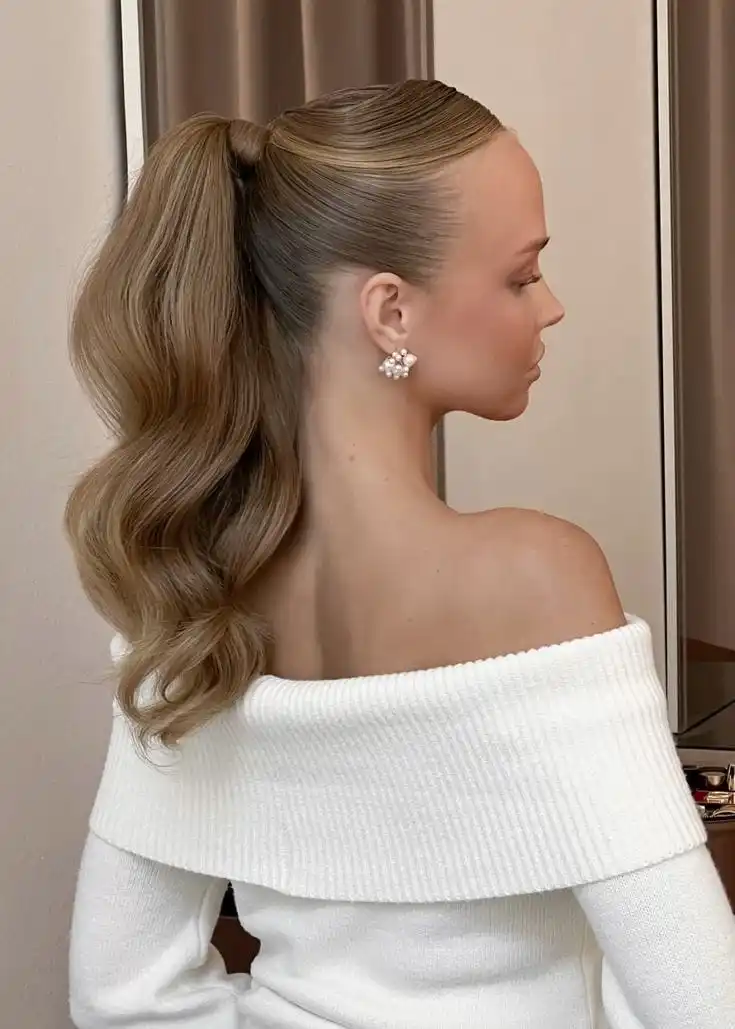 20+ Valentine’s Hairstyles That Are Romantic, Easy, and Totally Date-Night Ready