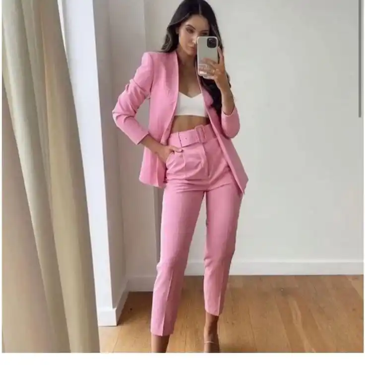 30+ Adorable Valentine’s Day Outfits That Are Too Chic Not to Try!