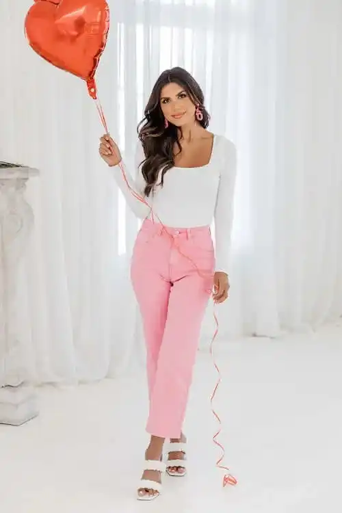 30+ Adorable Valentine’s Day Outfits That Are Too Chic Not to Try!