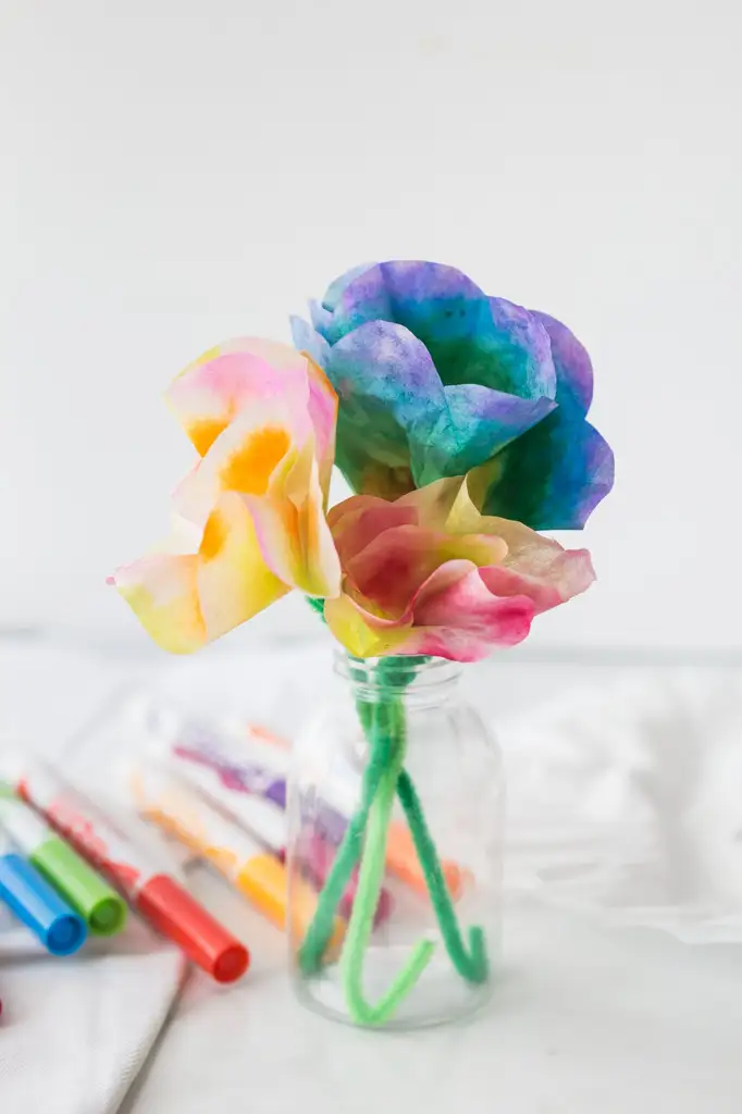 20 Easy & Colorful Pipe Cleaner Flowers