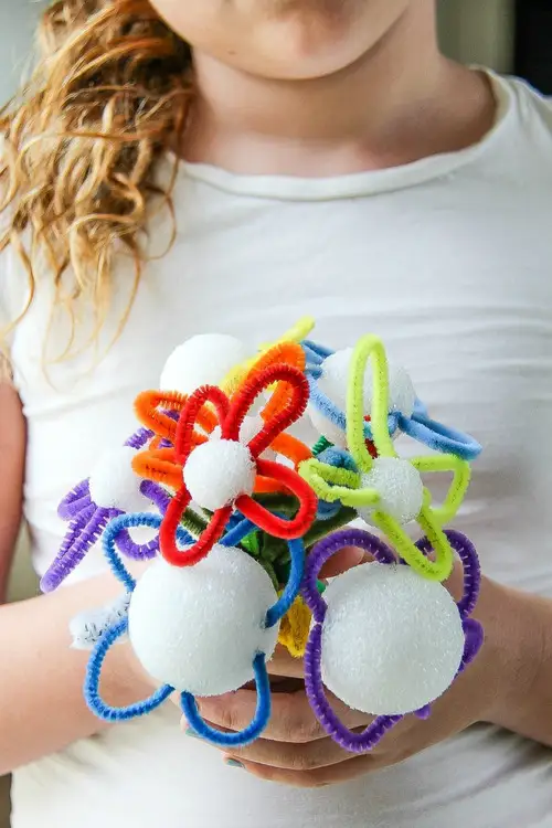 20 Easy & Colorful Pipe Cleaner Flowers