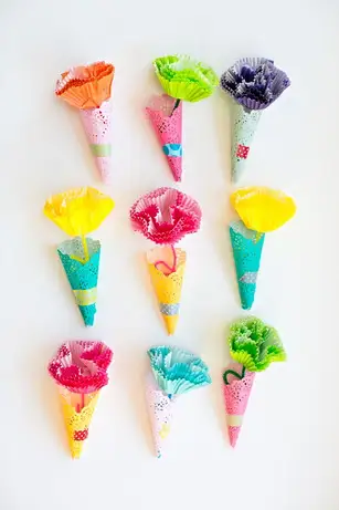 20 Easy & Colorful Pipe Cleaner Flowers