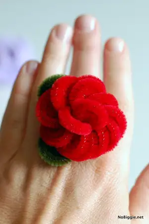 20 Easy & Colorful Pipe Cleaner Flowers